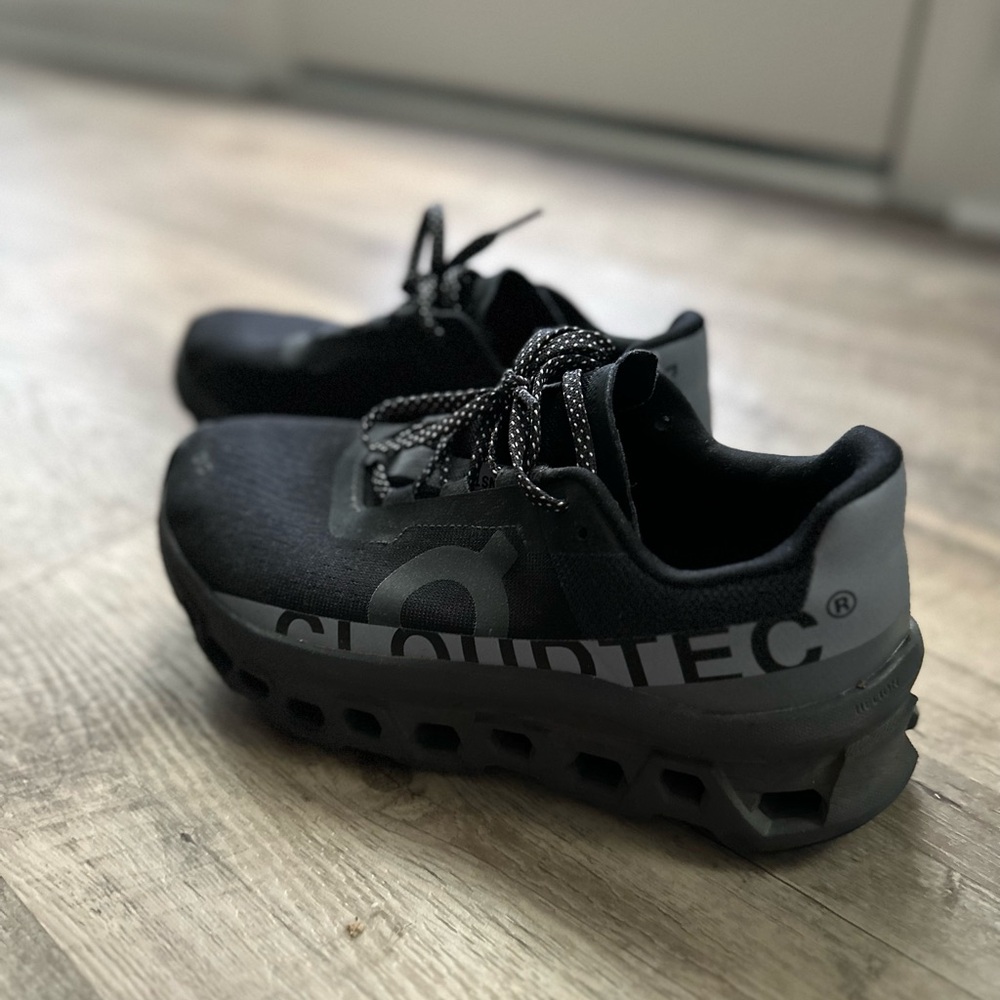 On Cloud Monsters, size 9